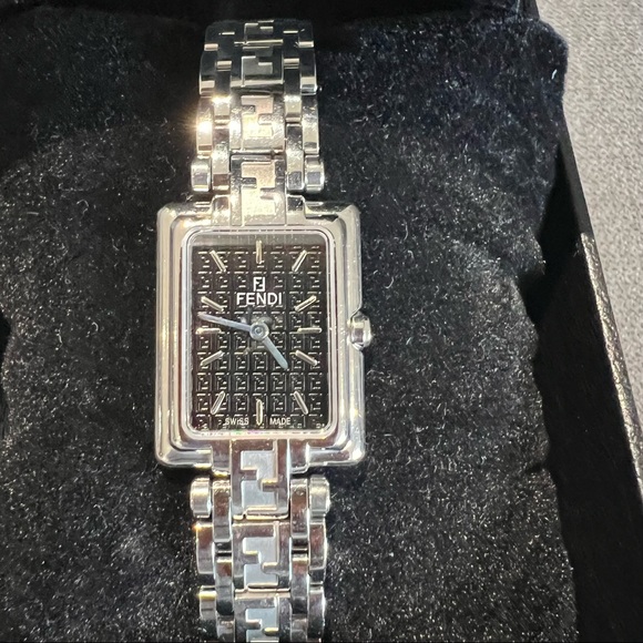 Fendi ladies watch - Picture 3 of 8